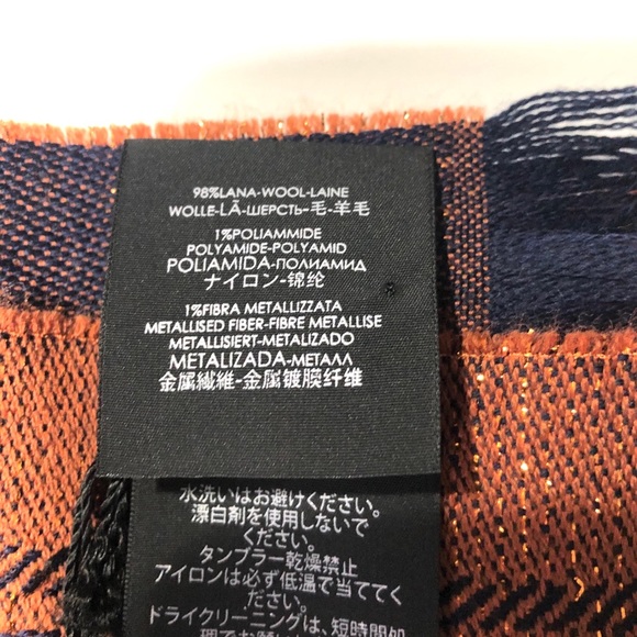 2hrs sale❤️Gucci metallic shawl 💝 - Picture 9 of 10